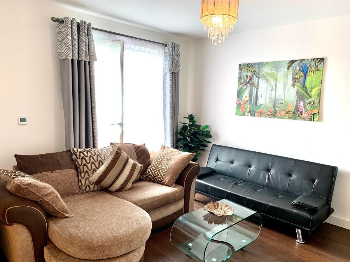 2-Bedrooms Modern Apartment Next To Velodrome, Lounge, Balcony, Parking, Abba London Kültér fotó