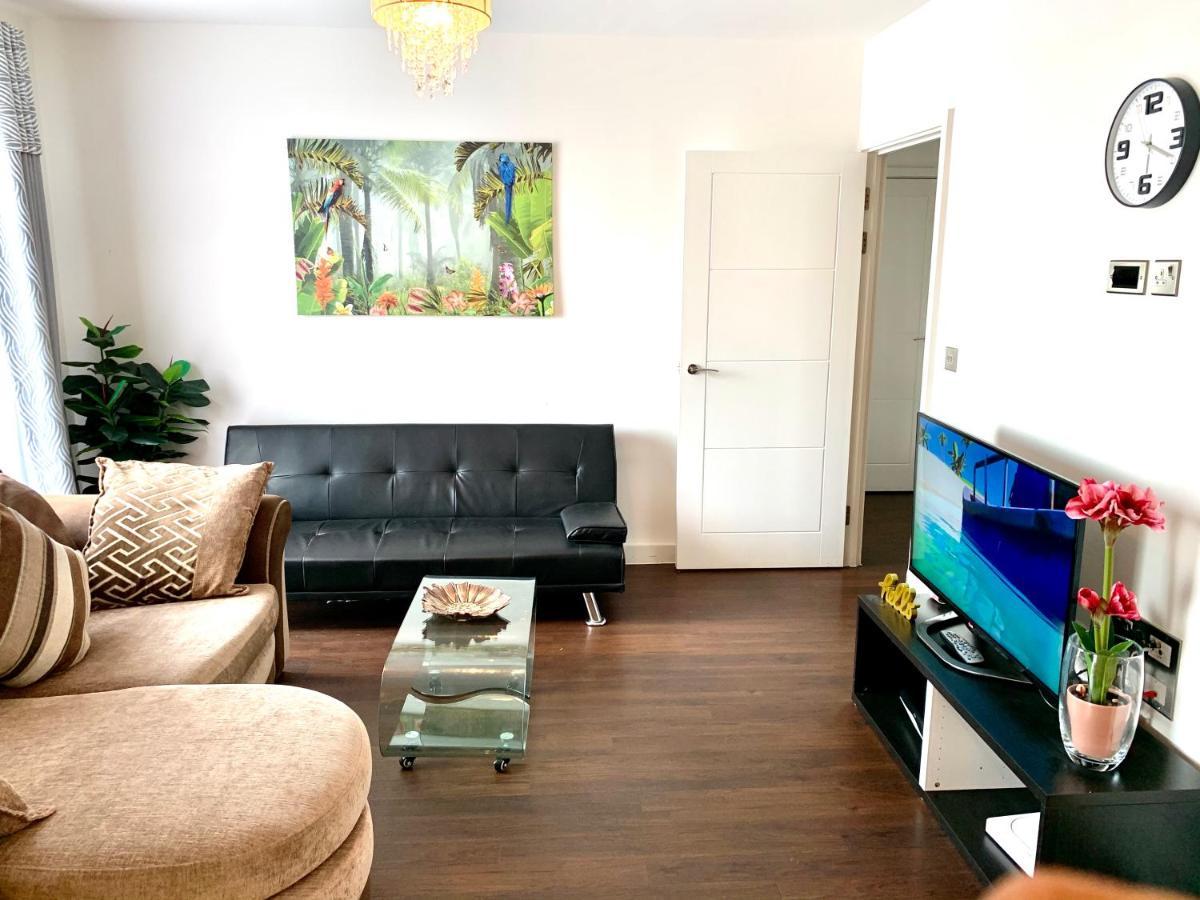 2-Bedrooms Modern Apartment Next To Velodrome, Lounge, Balcony, Parking, Abba London Kültér fotó