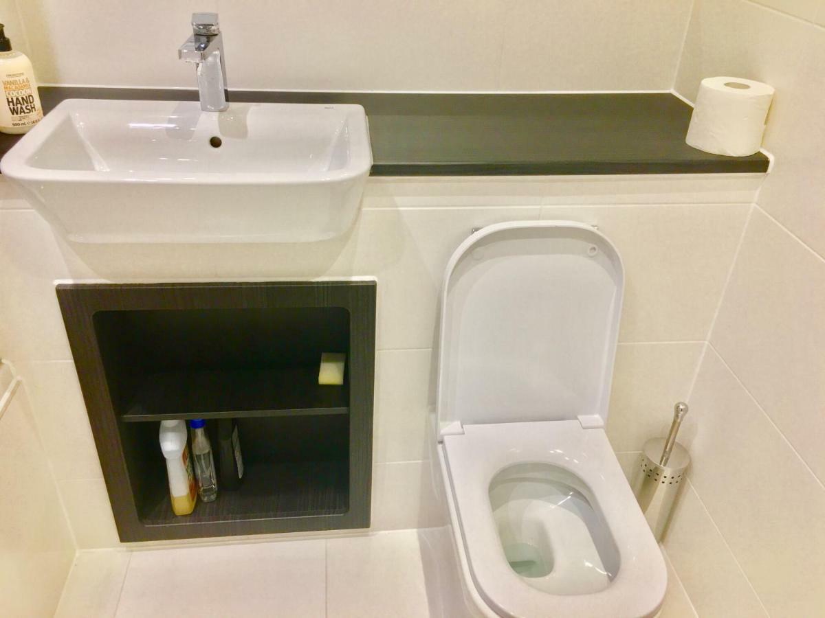 2-Bedrooms Modern Apartment Next To Velodrome, Lounge, Balcony, Parking, Abba London Kültér fotó