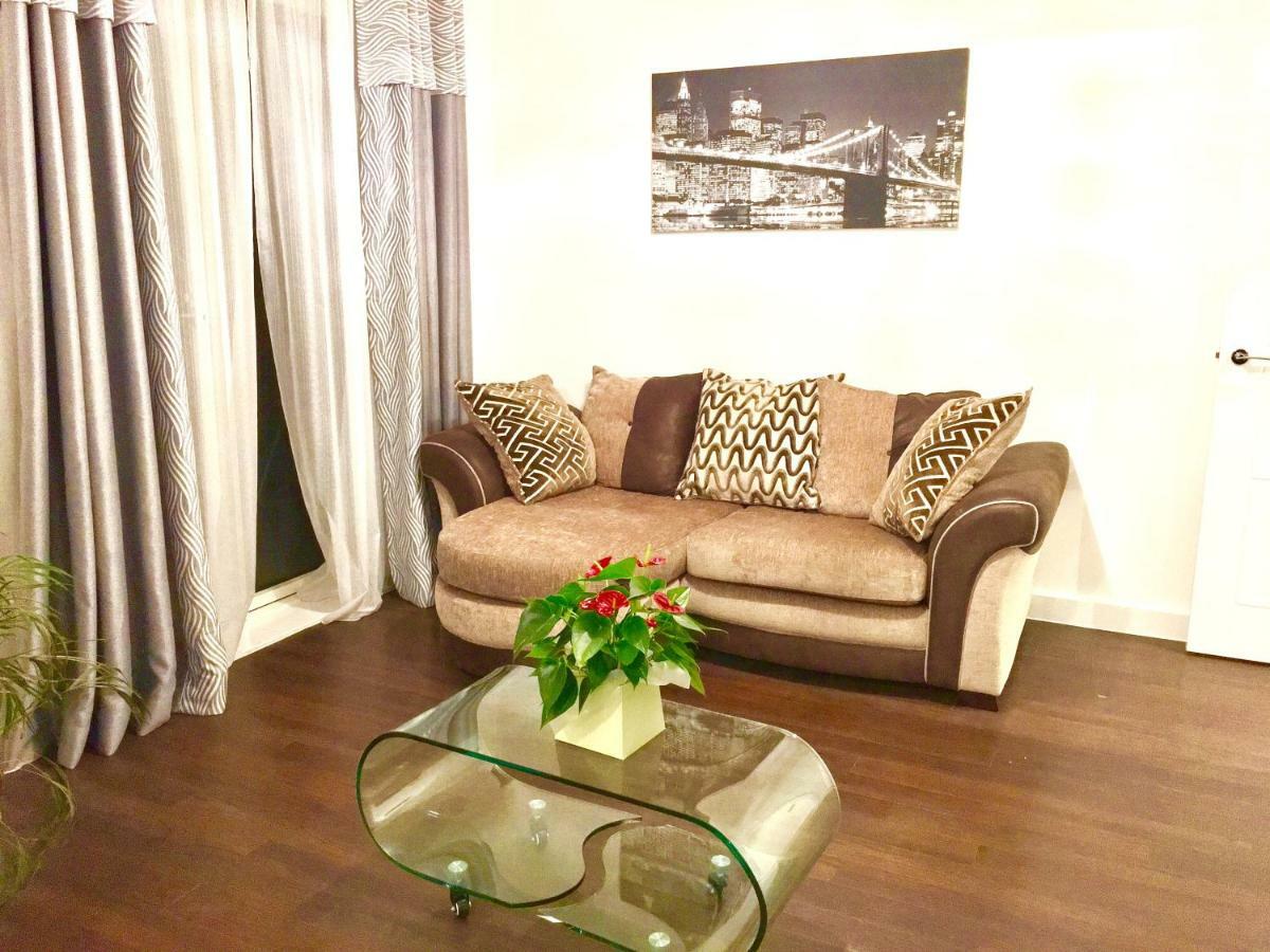 2-Bedrooms Modern Apartment Next To Velodrome, Lounge, Balcony, Parking, Abba London Kültér fotó