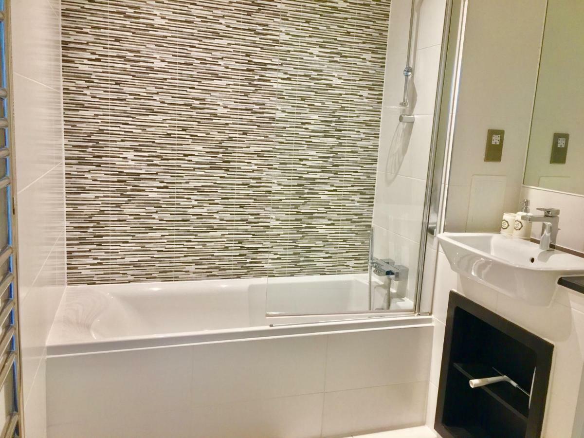 2-Bedrooms Modern Apartment Next To Velodrome, Lounge, Balcony, Parking, Abba London Kültér fotó