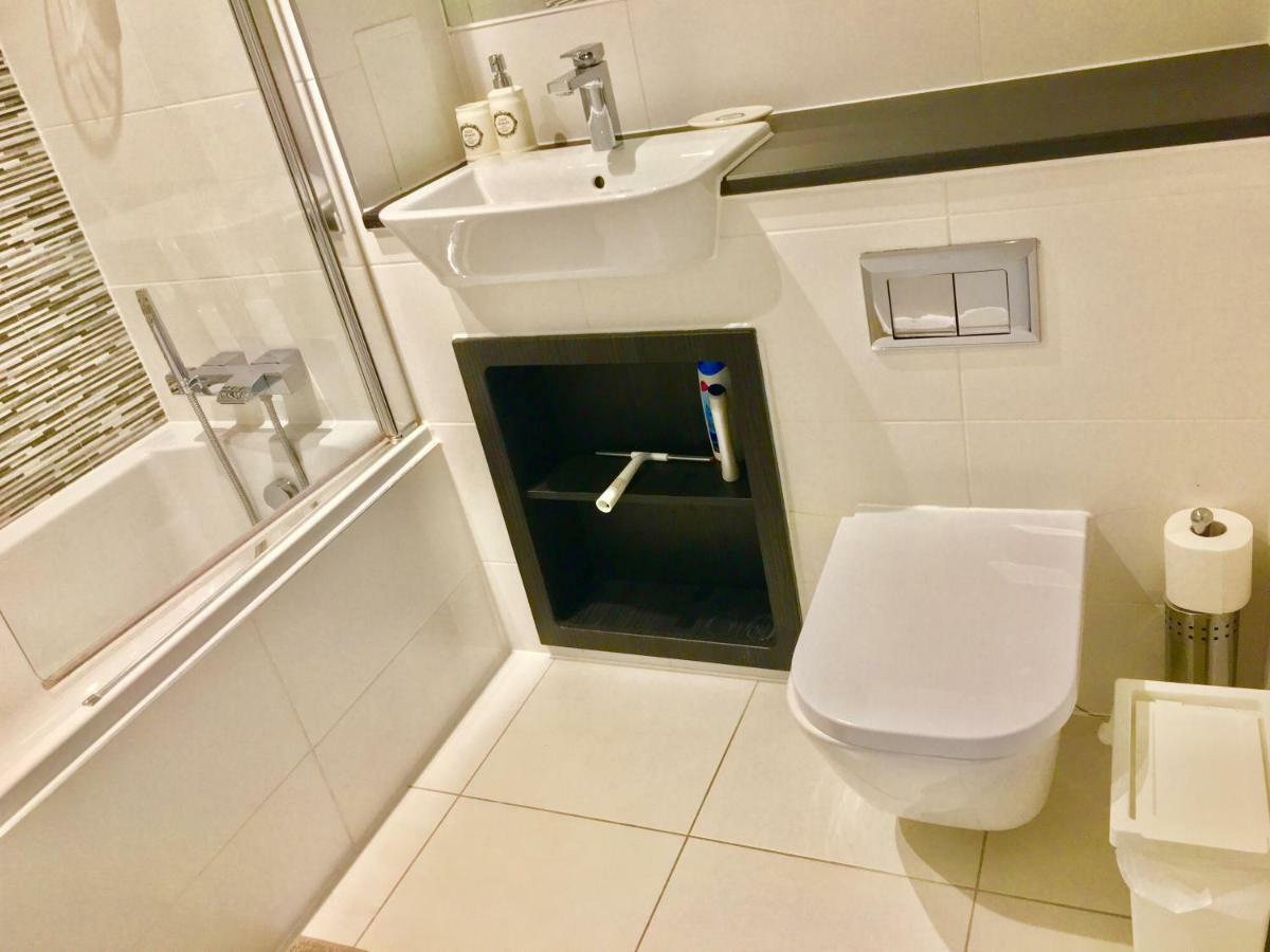 2-Bedrooms Modern Apartment Next To Velodrome, Lounge, Balcony, Parking, Abba London Kültér fotó