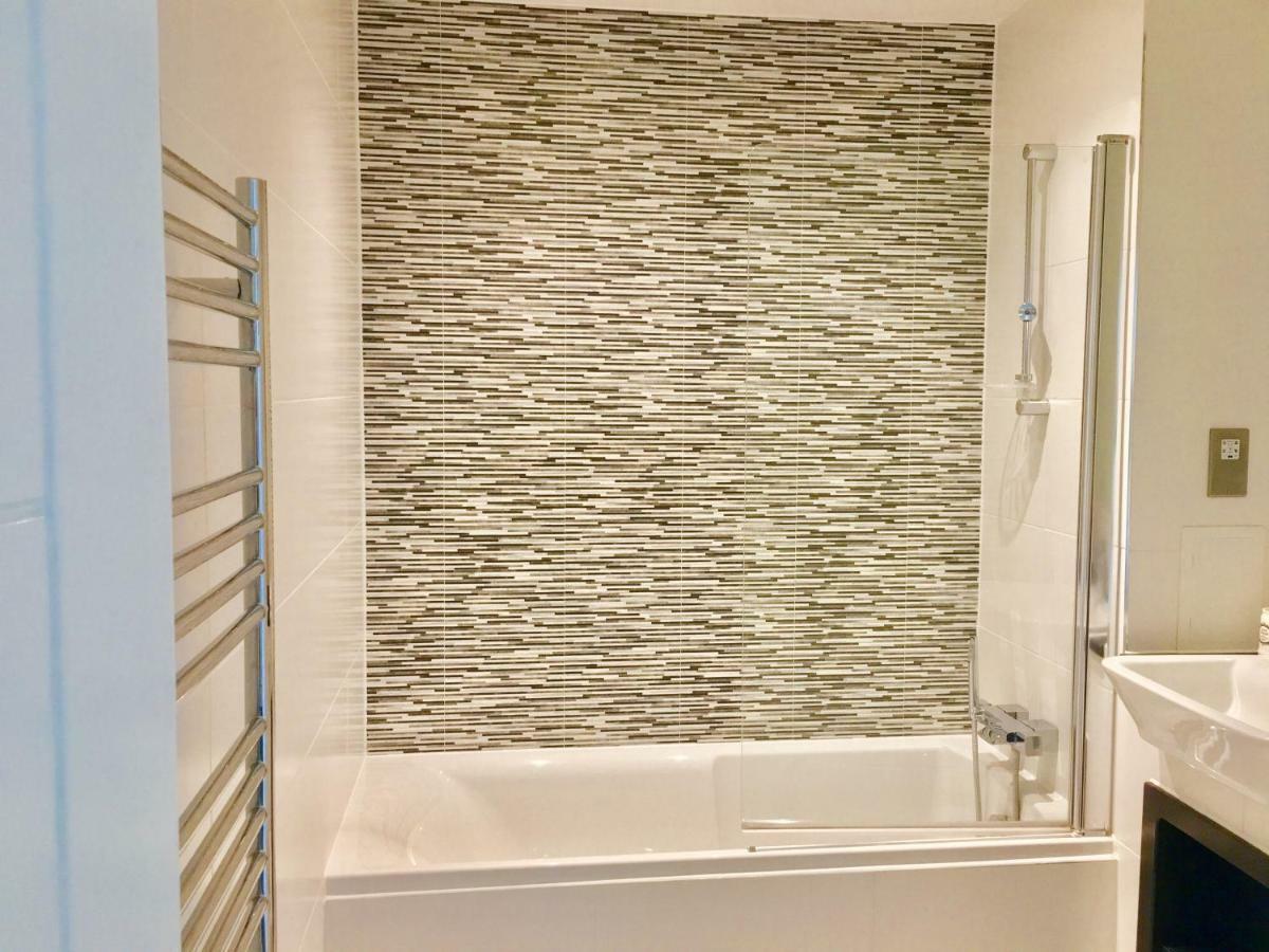 2-Bedrooms Modern Apartment Next To Velodrome, Lounge, Balcony, Parking, Abba London Kültér fotó